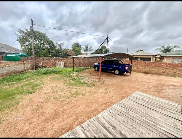 5 BEDROOM HOUSE FOR SALE IN FLORA PARK